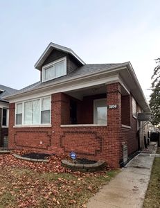 7804 S Paxton Ave