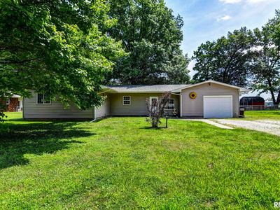 Property at 214 S Parker Ave, Taylorville, IL