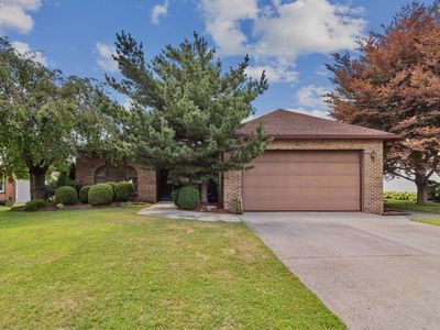 838 Bellaire Dr