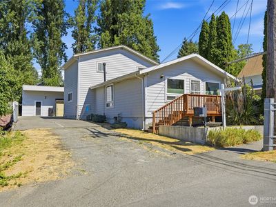712 S Director Street
