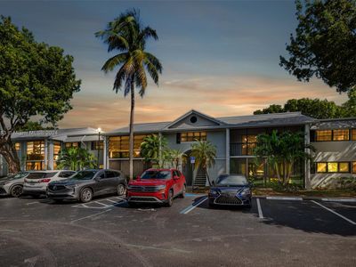 933 NE 199th St APT 207