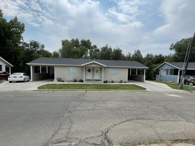 4055 S Hillcrest Cir