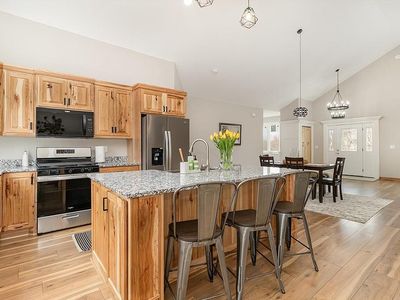 575 Elins Lake Rd SE