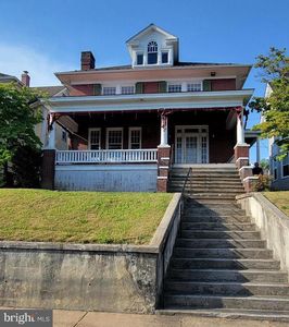 523 W Potomac St