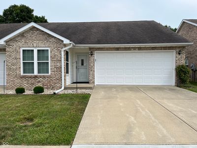 1061 E Crown Pointe Blvd