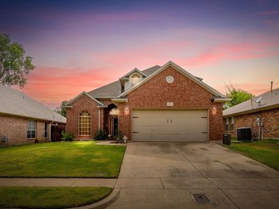 Property at 8737 Sunset Trace Dr, Fort Worth, TX