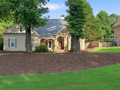 802 Lakeglen Dr