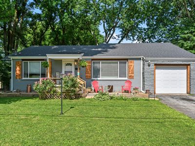 2233 S Roanoke Avenue