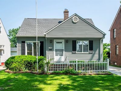 13706 Belleshire Ave