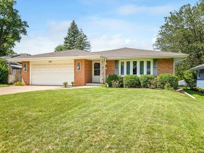 815 Parkside Dr