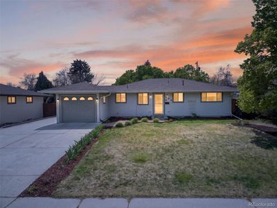 284 W Shepperd Avenue