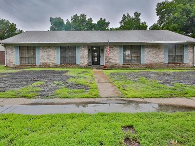 902 Rosewood Dr