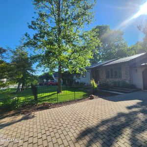 1641 Saint Francis Ln