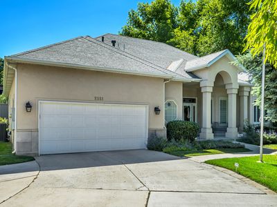 2321 E Makenna Ct