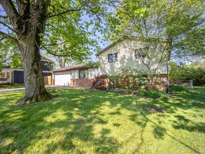 5657 Holyoke Ln