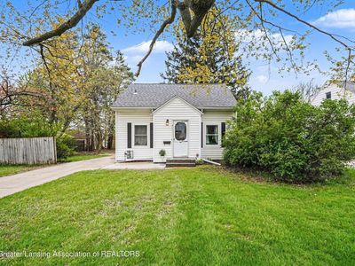 211 W Berry Ave