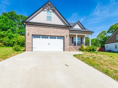 200 Eastview Cove Dr SE