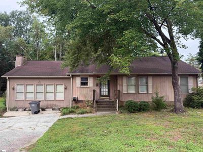 Property at 4 Cardinal Dr, Taylors, SC