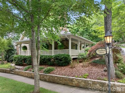 38 Cheshire Dr