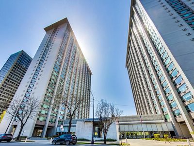 3600 N Lake Shore Dr APT 2204