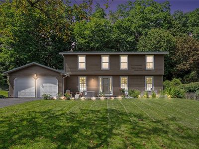 Property at 25 Chipping Rdg, Fairport, NY