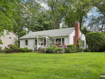 Property at 4 Garden Ct, Ho Ho Kus, NJ