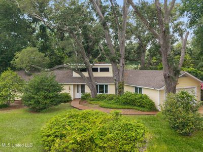 124 Shadow Lawn Ave