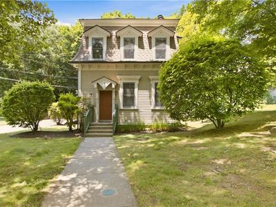27 Higgins St #201