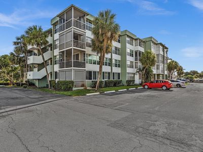 2741 TAFT Street #104