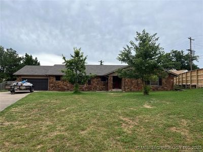 Property at 601 Dogwood Ct, Cleveland, OK