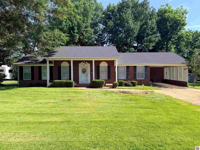 701 Hillcrest Dr