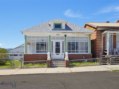 737 Maryland Ave
