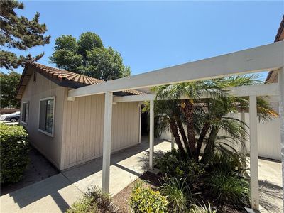 1053 Border Ave