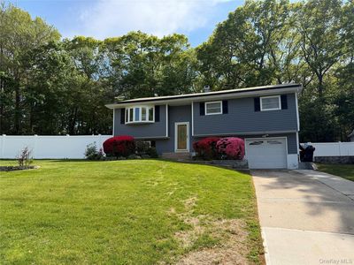 Property at 35 Shelton Court, Ronkonkoma, NY