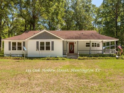 133 Oak Hollow Dr