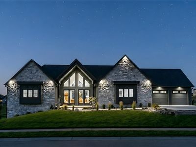 4735 Centennial Blvd