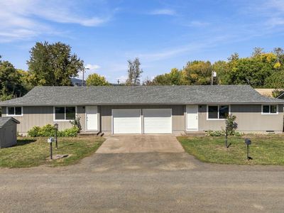 815 NE Woodcrest Ave