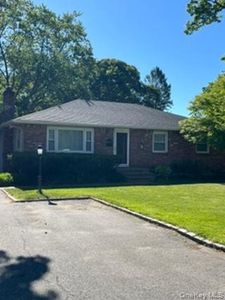 8 Eatondale Avenue