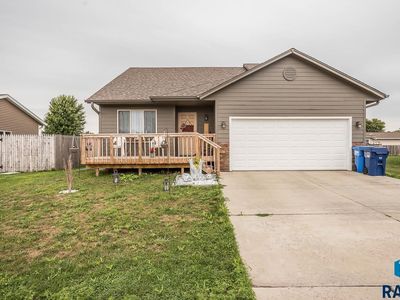 2513 N Pampas Grass Ave