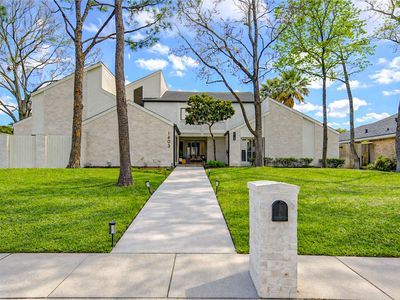 1403 E Brooklake Dr