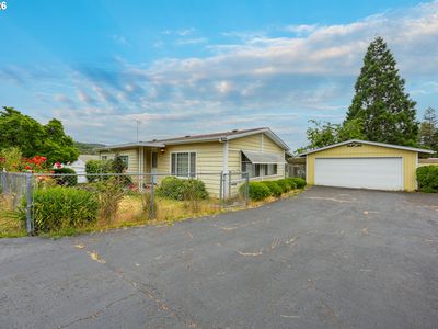172 NW Kristen Ct