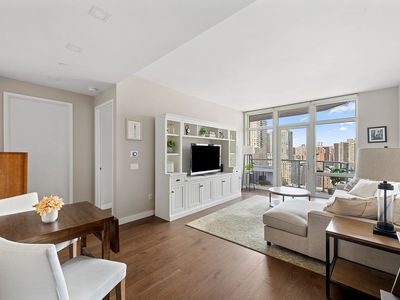555 W 59th St APT 21H