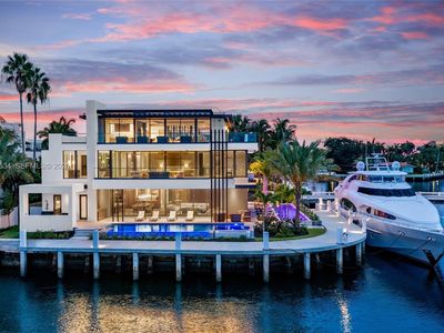 1400 W Lake Dr