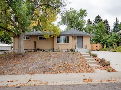 2569 E Cresthill Avenue