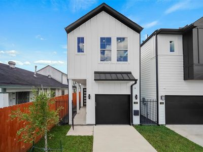 124 E 32nd St