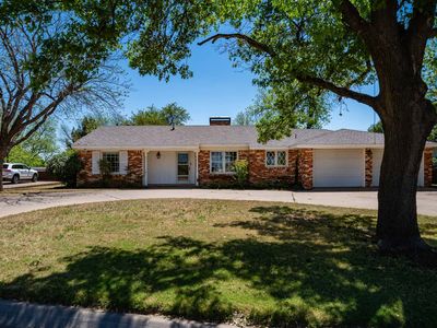 1902 Country Club Dr