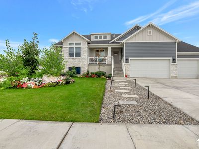 2111 W 1975 N