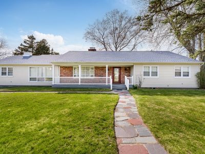 4 Hampton Harbor Ln