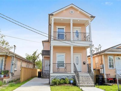 8809-11 Edinburgh St