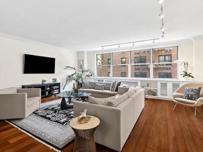 315 E 70th St APT 5L